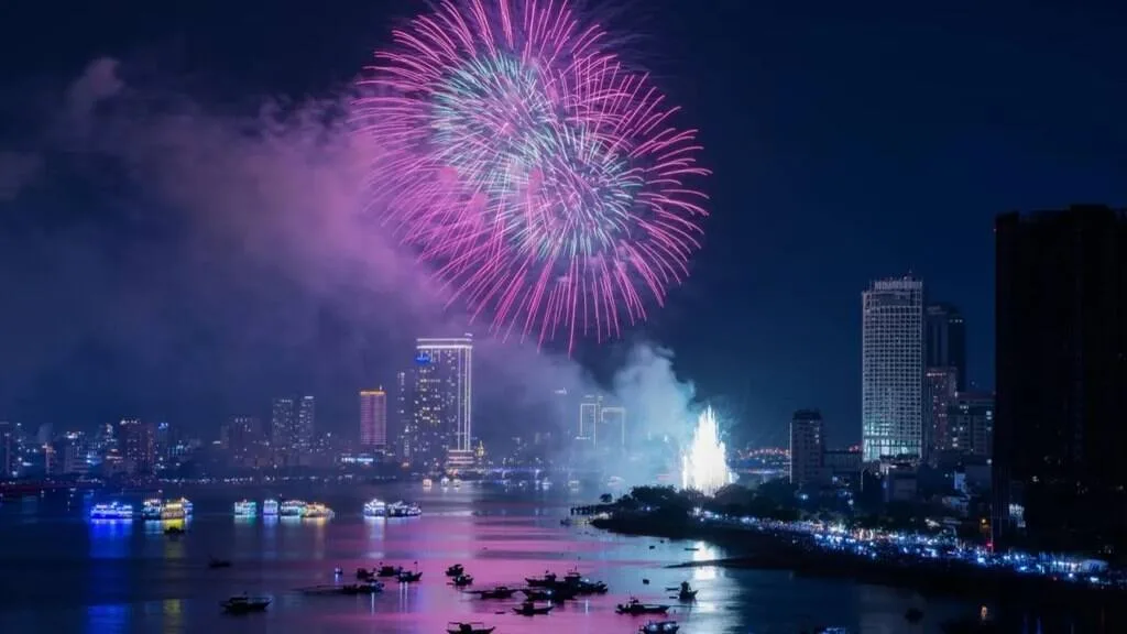 pháo hoa DIFF nhìn từ sun galaxy complex đà nẵng