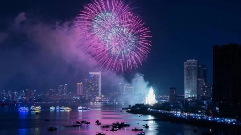 DIFF fireworks seen from Sun Galaxy Complex Da Nang